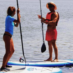Monitor y Mujer en una Clase Personal