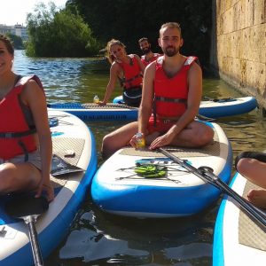 6 Personas disfrutando de un día de Paddle Surf